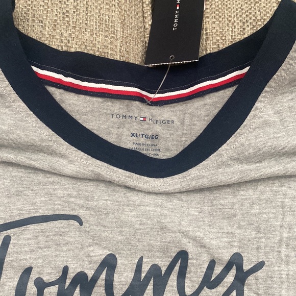 Tommy Hilfiger women’s shirt XL - Picture 2 of 2